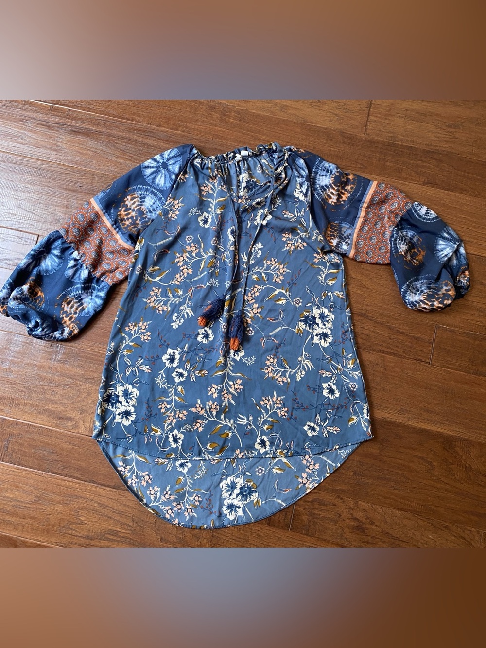 Womens size X small Floral Blouse Excellent Blue 3/4 Sleeve